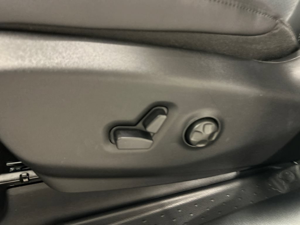 New 2027 Chrysler Pacifica Select FWD image 17
