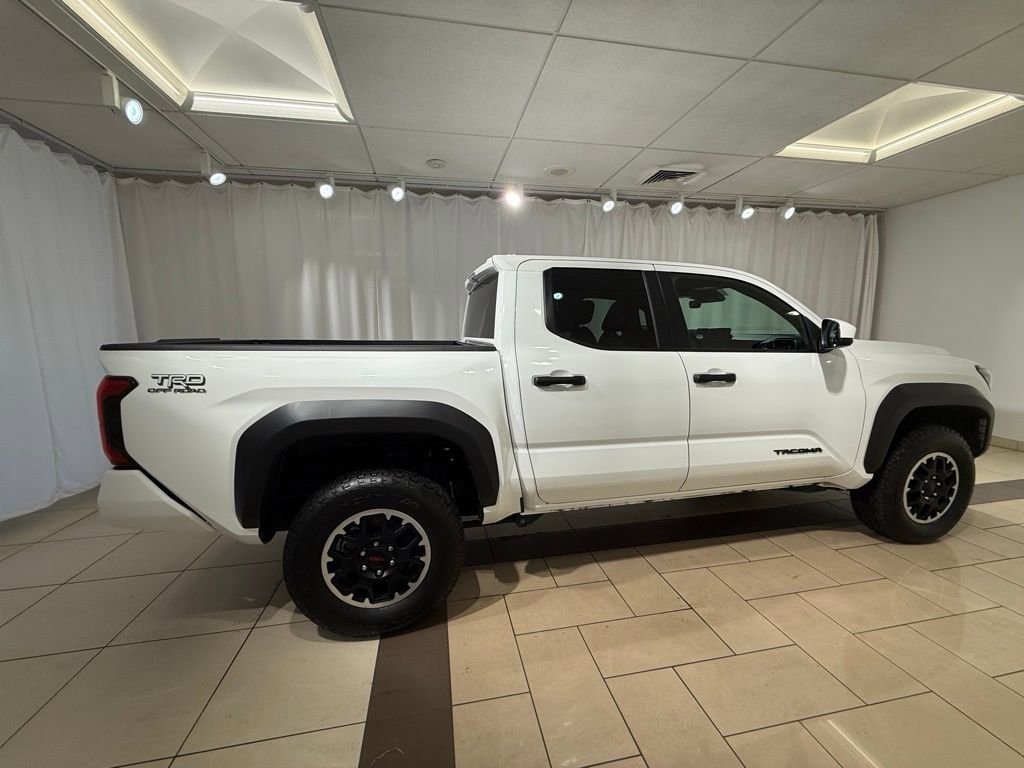 Certified 2025 Toyota Tacoma TRD Off-Road AWD/4WD image 6