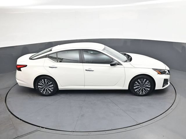 Used 2025 Nissan Altima 2.5 SV FWD image 26