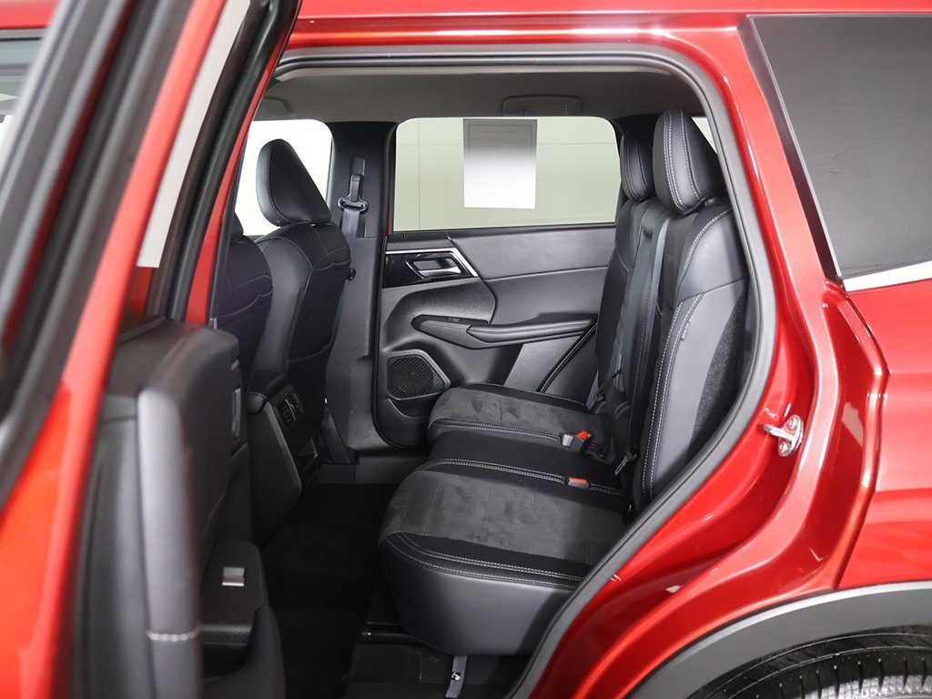 Used 2024 Mitsubishi Outlander SE Black Edition image 31