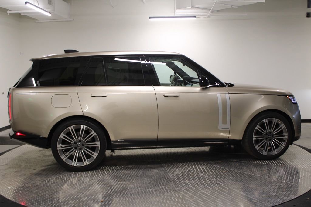 Used 2023 Land Rover Range Rover Autobiography image 8