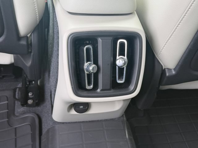 Certified 2024 Volvo XC40 B5 Plus w/ Protection Package Premier AWD/4WD image 15