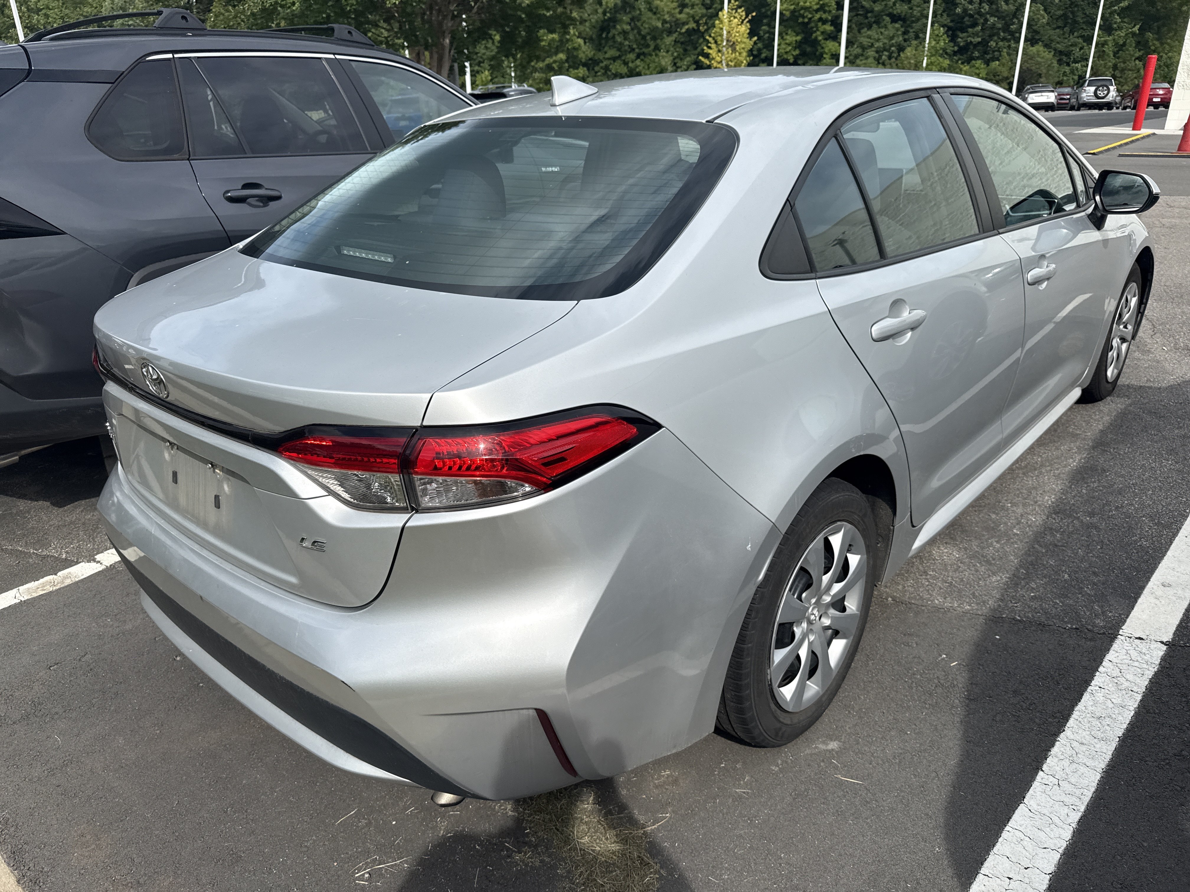 Used 2020 Toyota Corolla LE w/ Carpet Mat Package (TMS) FWD image 8