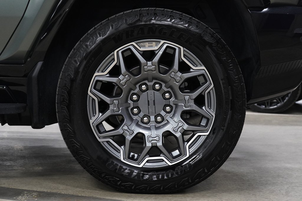 Used 2024 GMC Hummer EV 3X AWD/4WD image 38