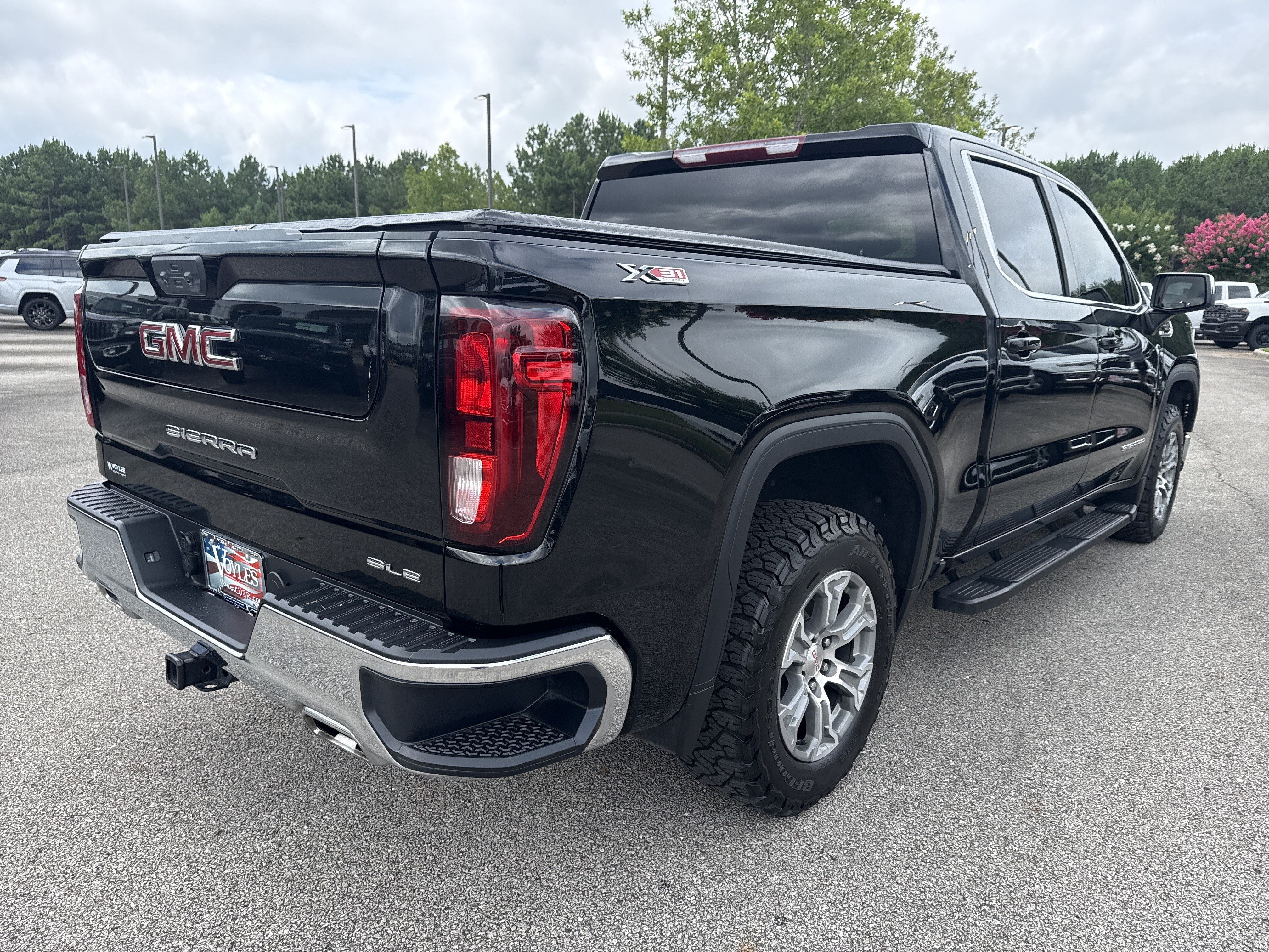Used 2024 GMC Sierra 1500 SLE w/ X31 Off-Road Package AWD/4WD image 7