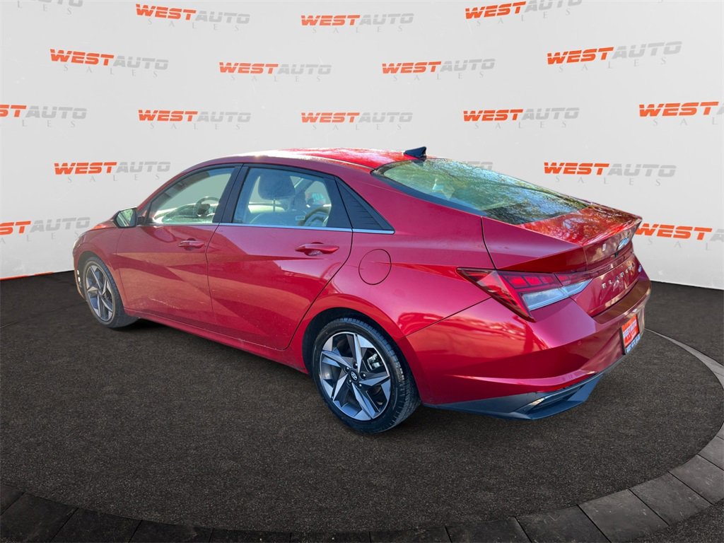 Used 2023 Hyundai Elantra Limited image 3