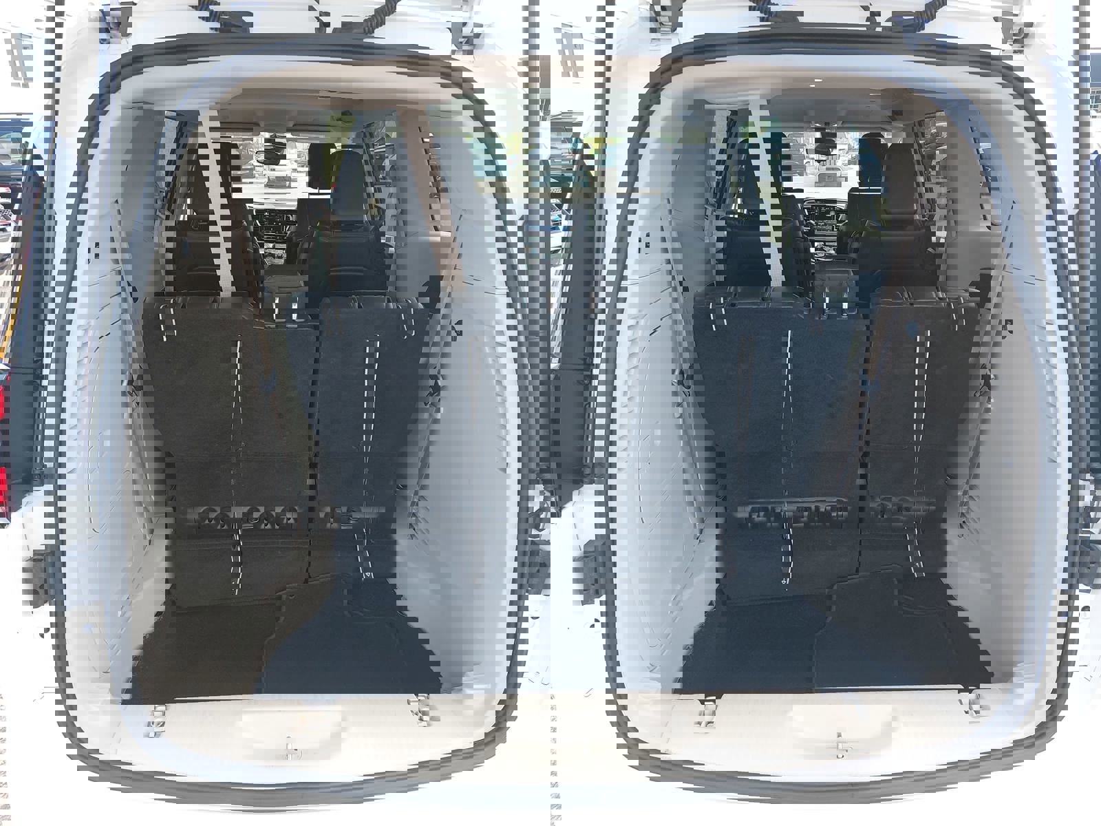 Used 2024 Chrysler Pacifica Select image 14