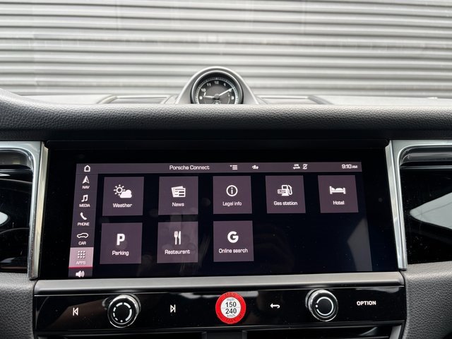 Certified 2025 Porsche Macan image 19