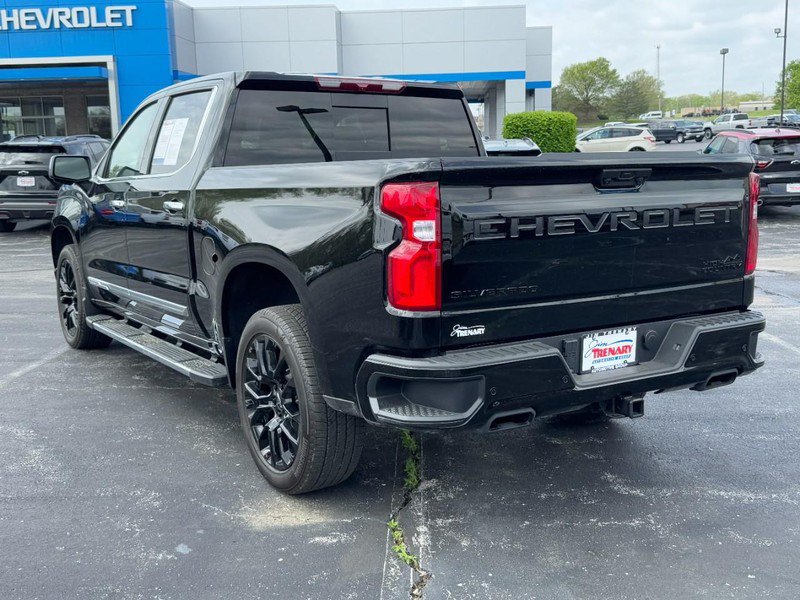 Used 2025 Chevrolet Silverado 1500 High Country w/ High Country Premium Package AWD/4WD image 6