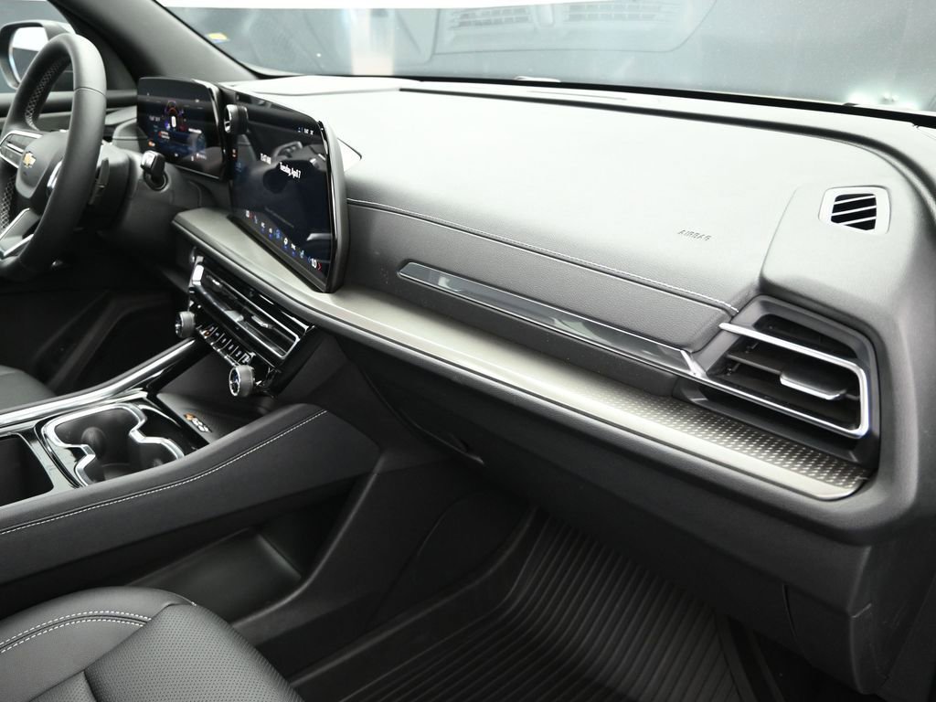New 2026 Chevrolet Traverse LT w/ Sun and Wheel Package FWD image 24