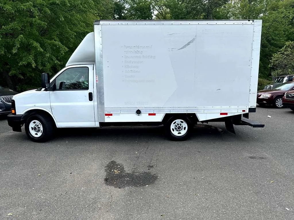Used 2017 GMC Savana 3500 RWD image 6