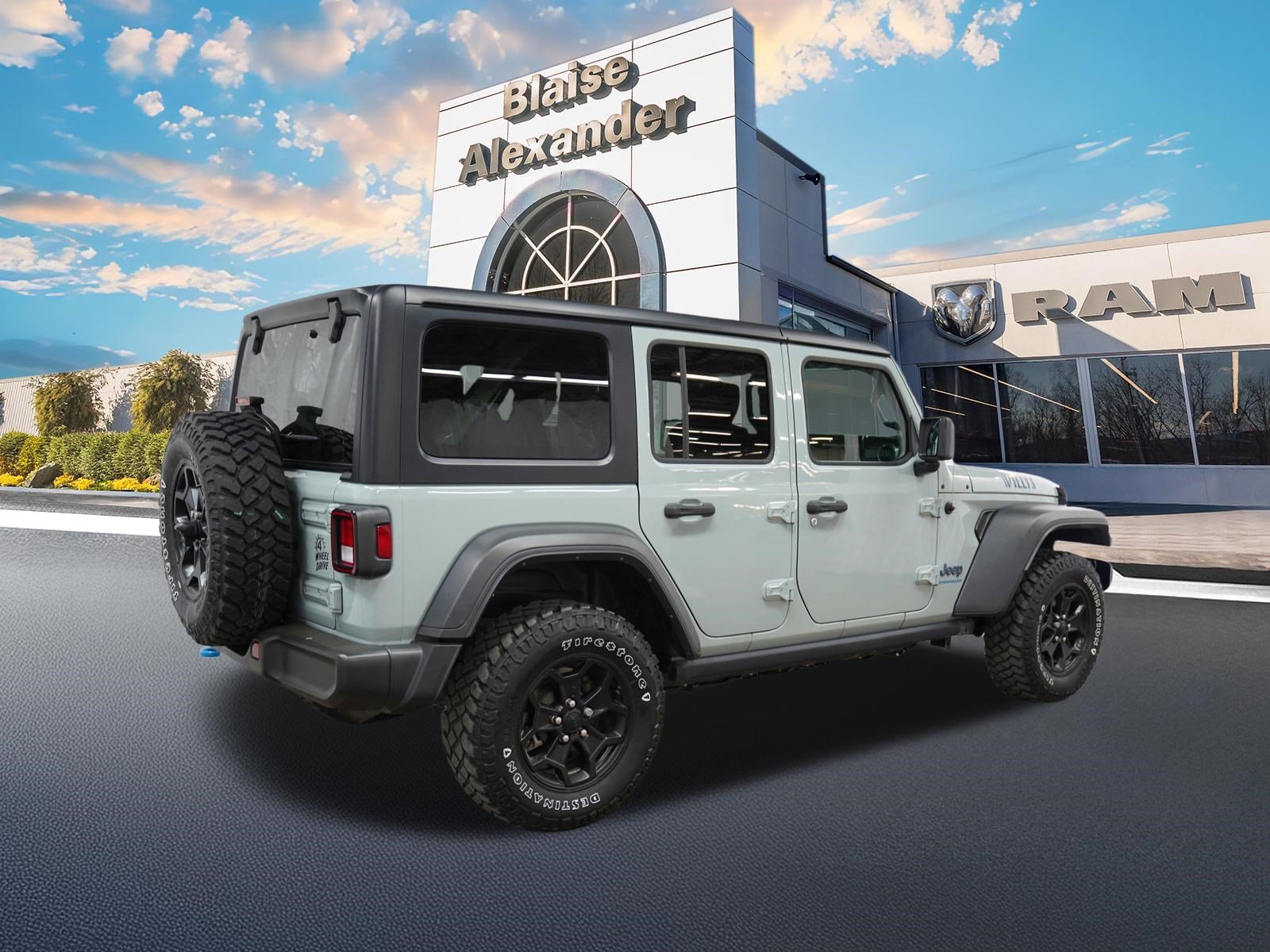 Used 2023 Jeep Wrangler Unlimited AWD/4WD video 3