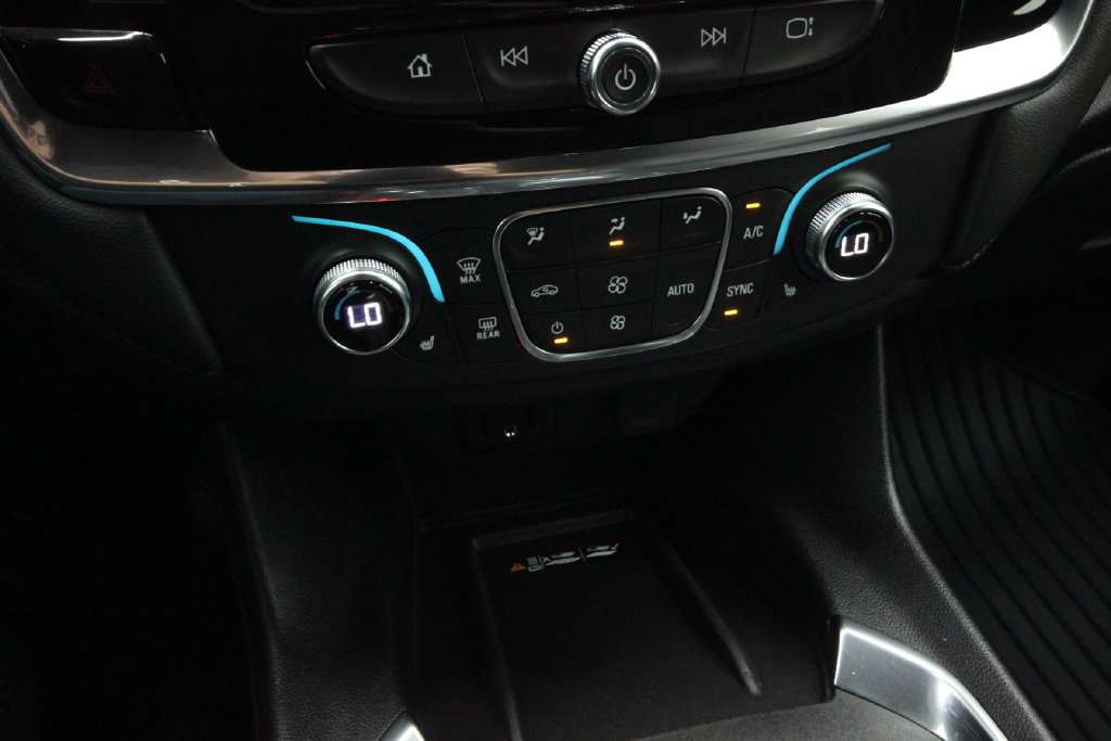 Used 2023 Chevrolet Traverse LT FWD image 23