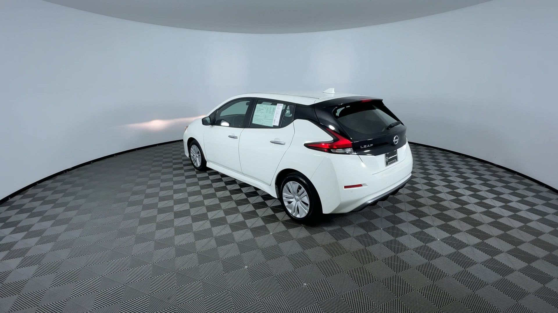 Certified 2025 Nissan Leaf S FWD image 7