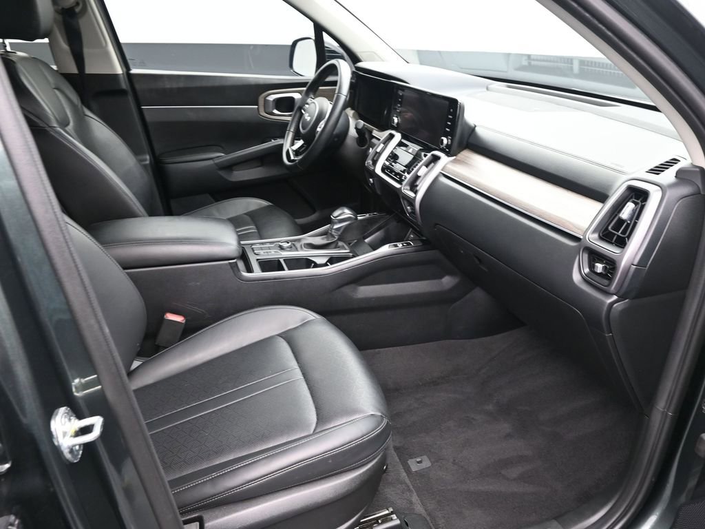 Used 2023 Kia Sorento S w/ Panoramic Sunroof Package image 9