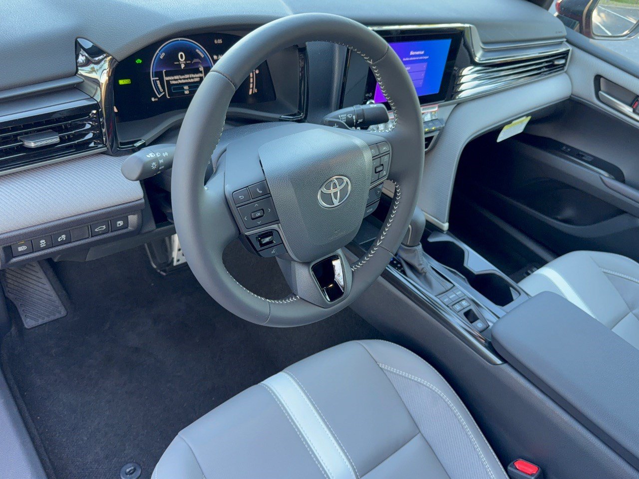 Used 2026 Toyota Camry SE FWD image 4
