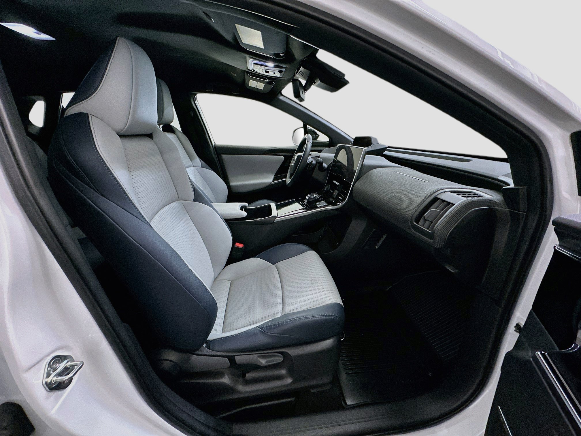 Used 2023 Subaru Solterra AWD image 33