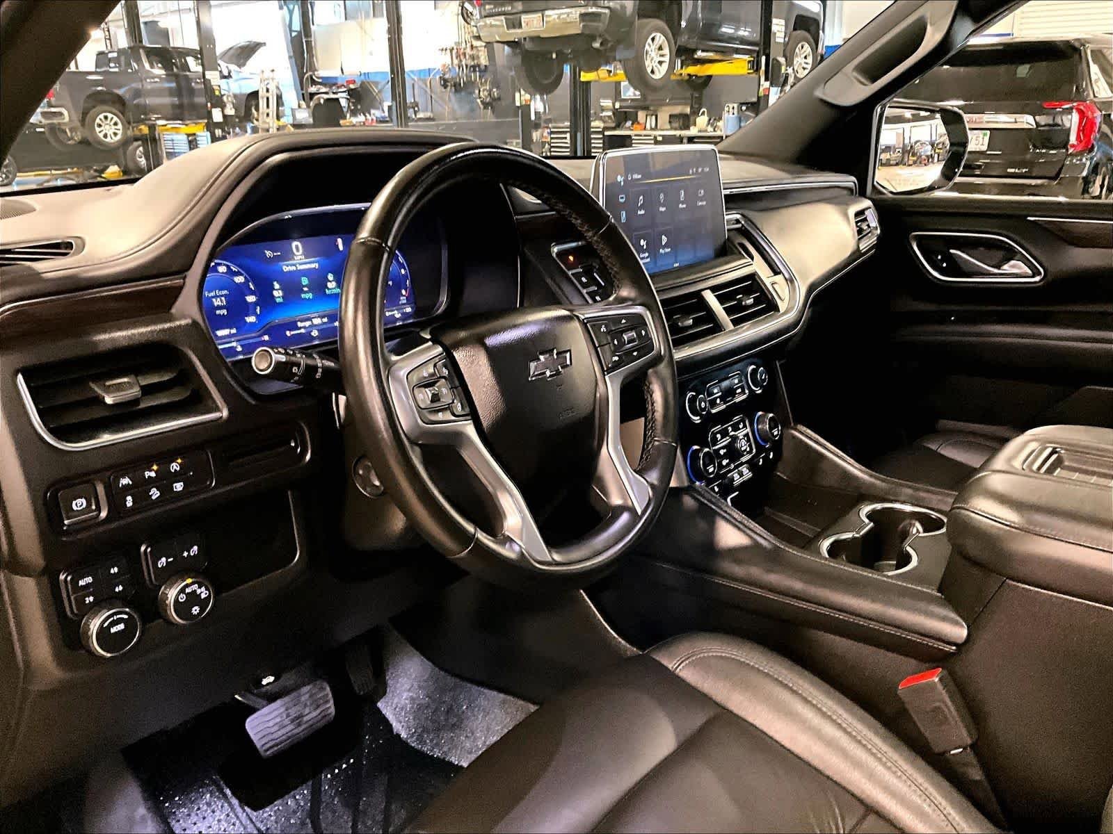 Used 2024 Chevrolet Tahoe Z71 w/ Luxury Package AWD/4WD image 8