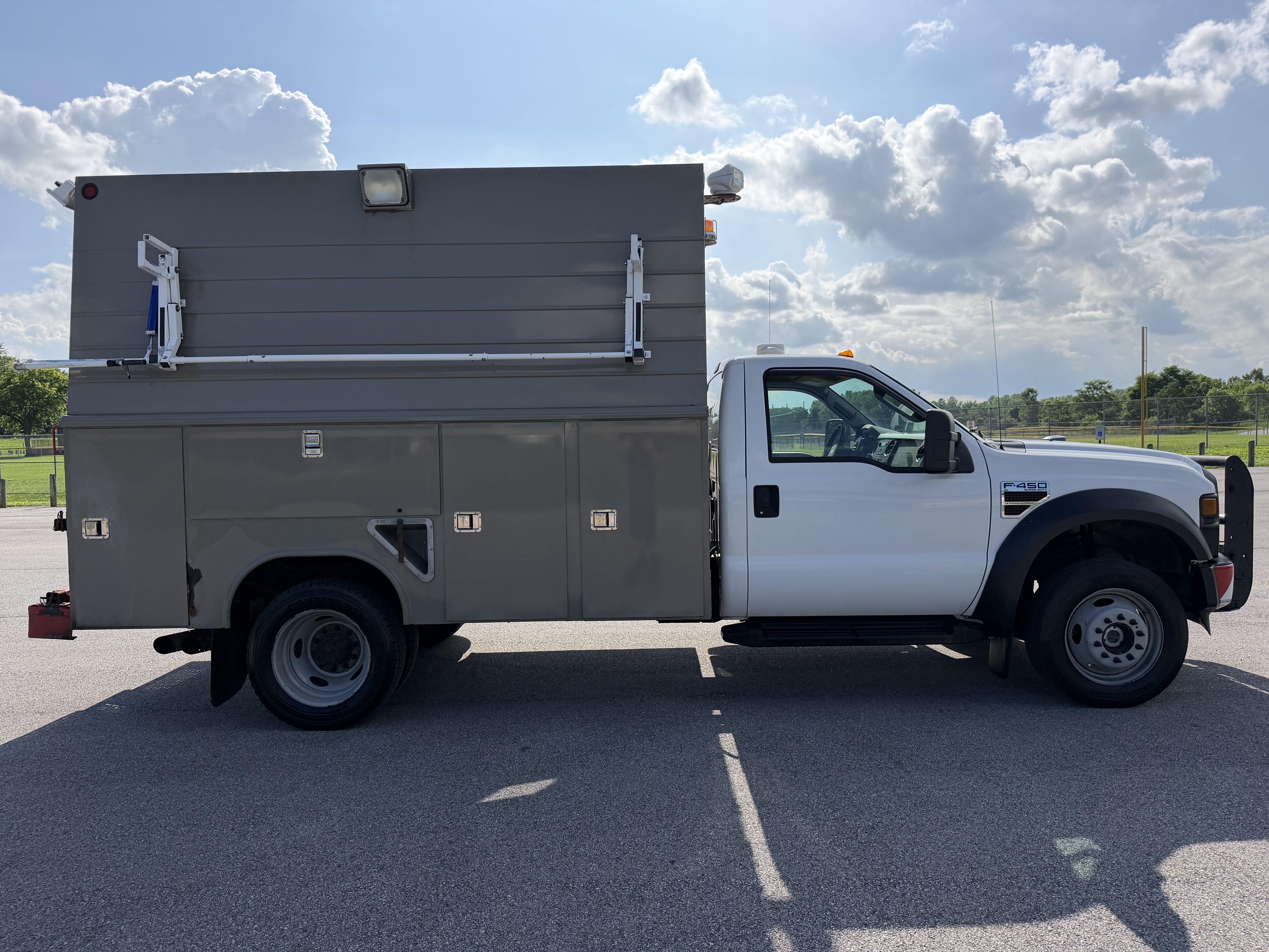 Used 2008 Ford F450 4x4 Regular Cab Super Duty image 2