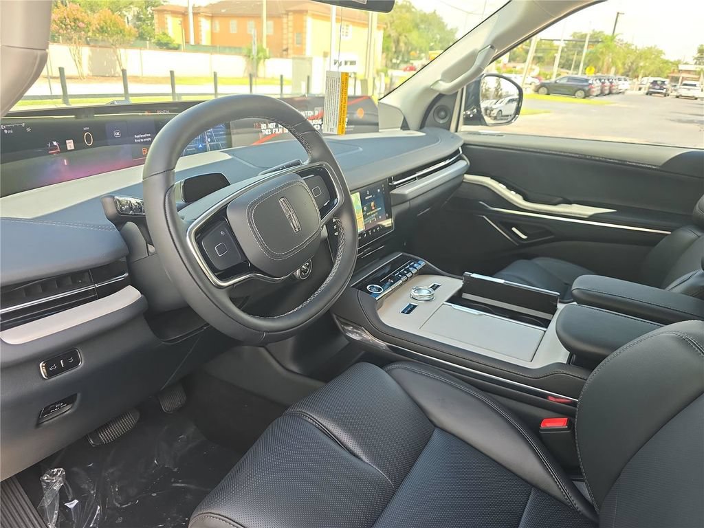 New 2027 Lincoln Navigator Premiere RWD image 19