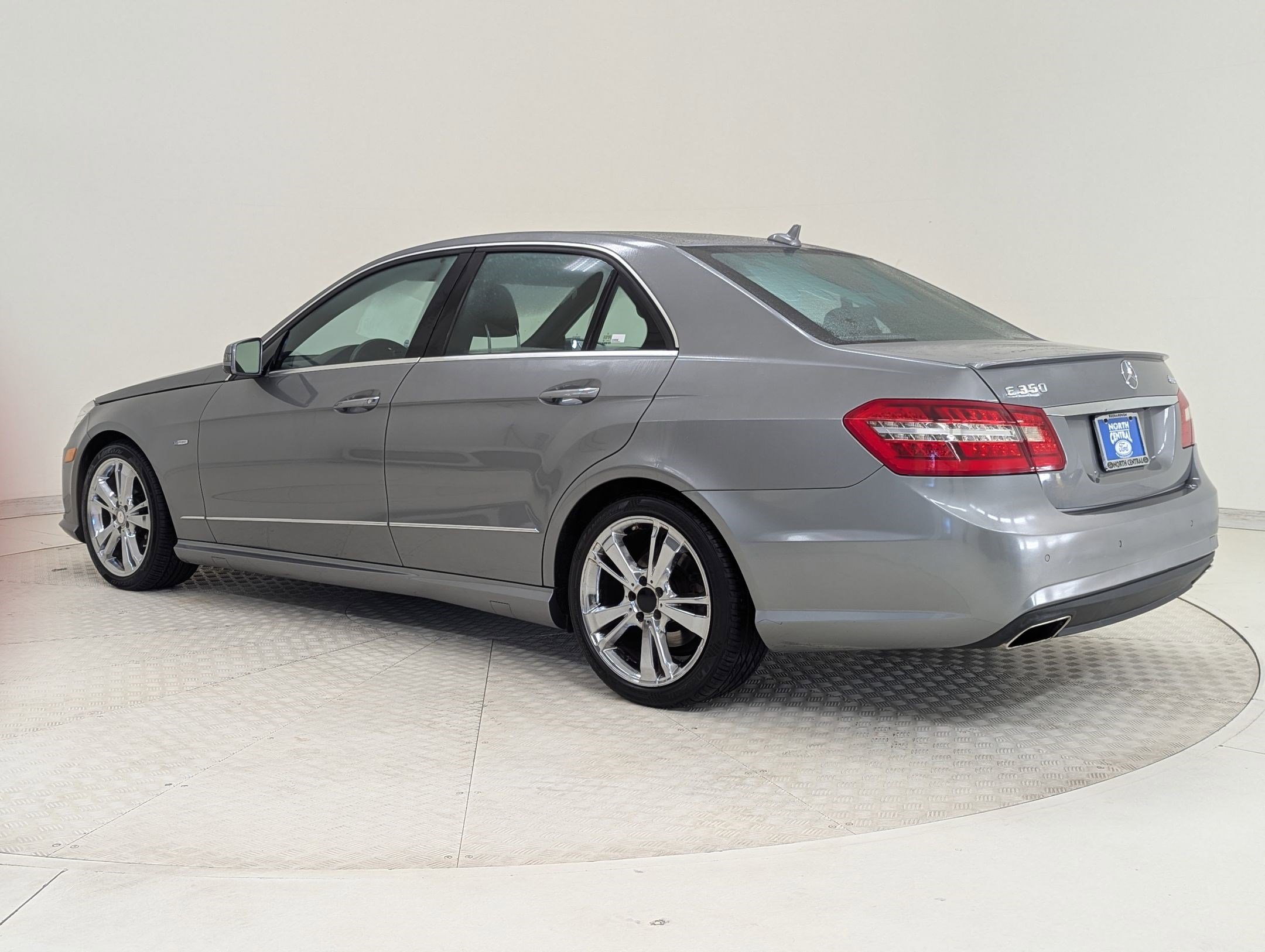 Used 2012 Mercedes-Benz E 350 4MATIC Sedan image 2