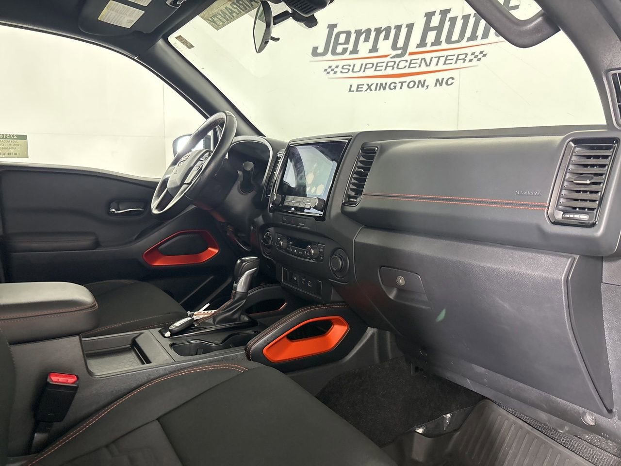 Used 2024 Nissan Frontier PRO-4X w/ Technology Package AWD/4WD image 29