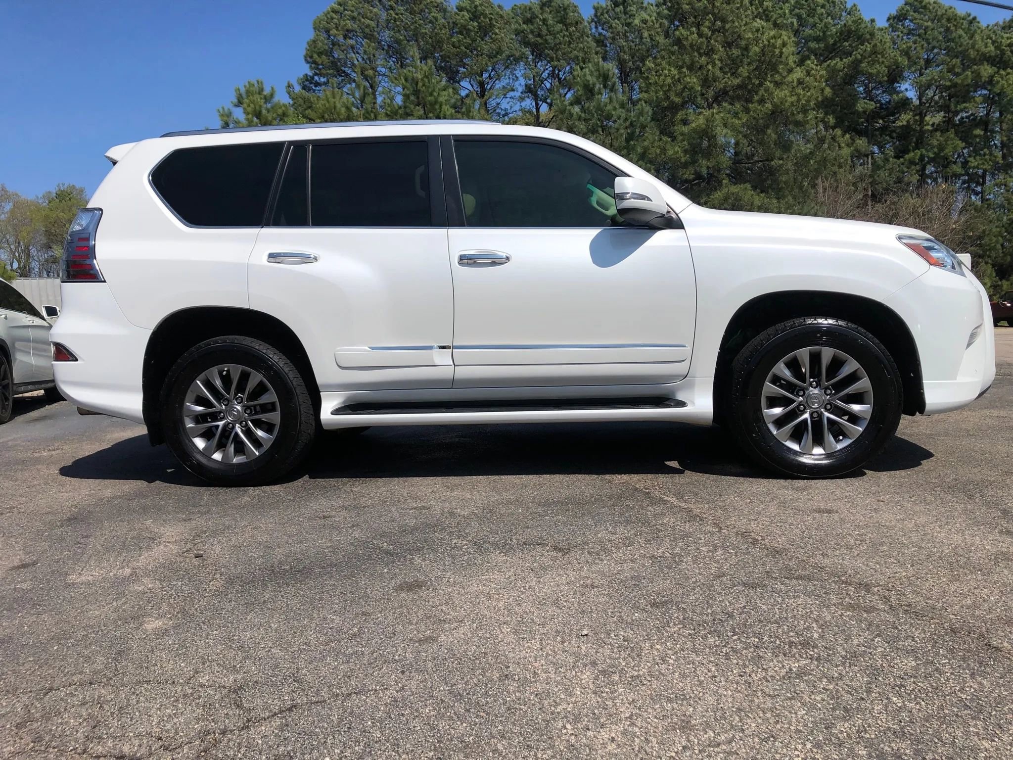Used 2016 Lexus GX 460 Luxury w/ Preferred Accessory Package image 2