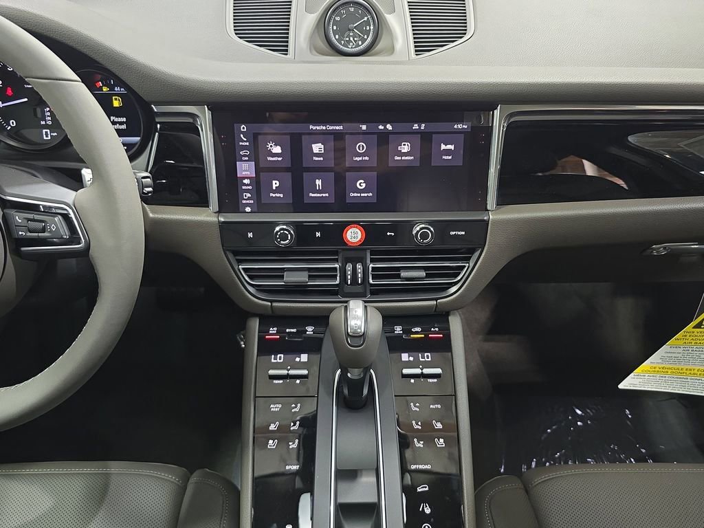 Used 2025 Porsche Macan image 16