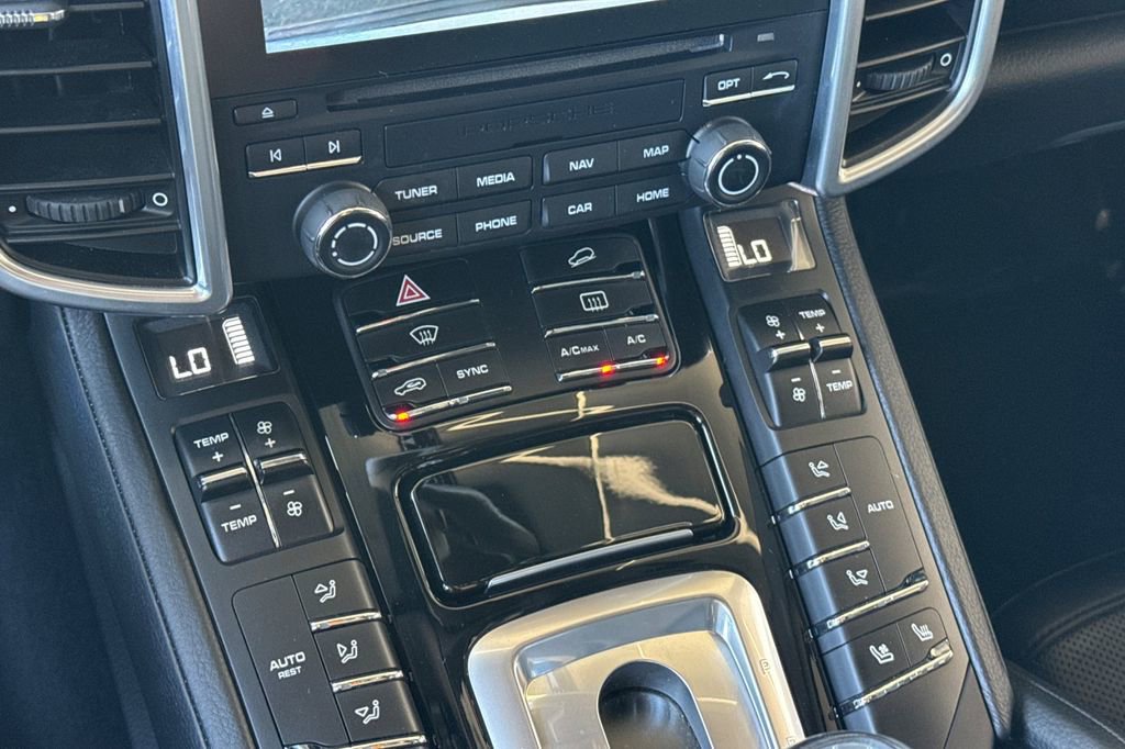 Used 2018 Porsche Cayenne Platinum Edition AWD/4WD image 20