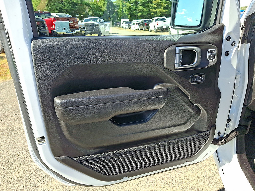 Certified 2024 Jeep Wrangler Unlimited w/ Convenience Group AWD/4WD image 16