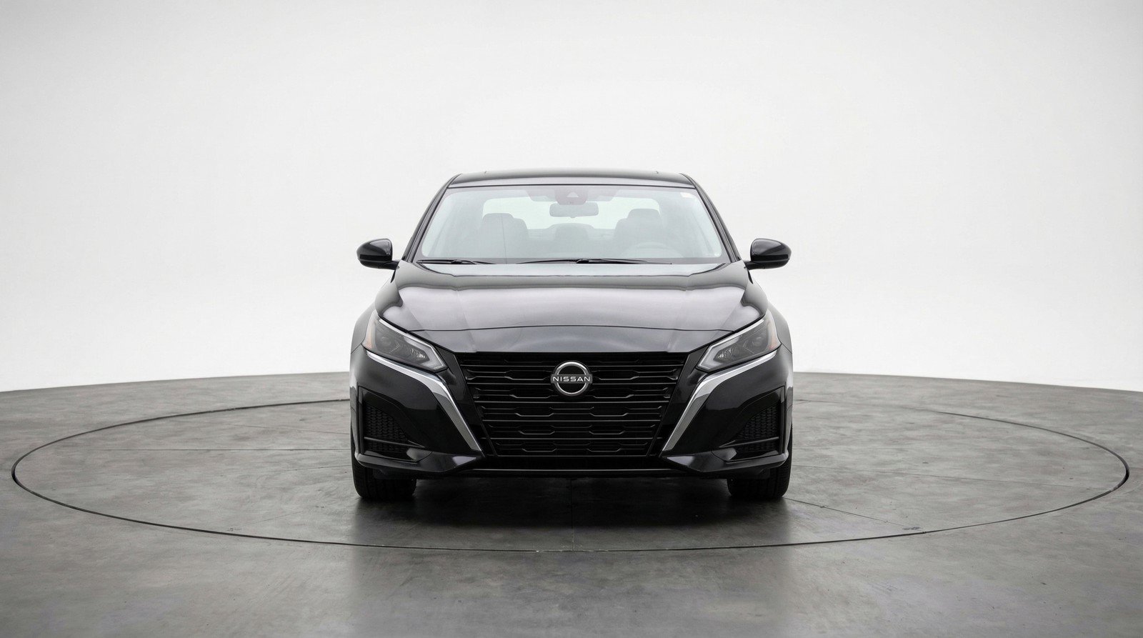 Used 2025 Nissan Altima 2.5 SV FWD image 2