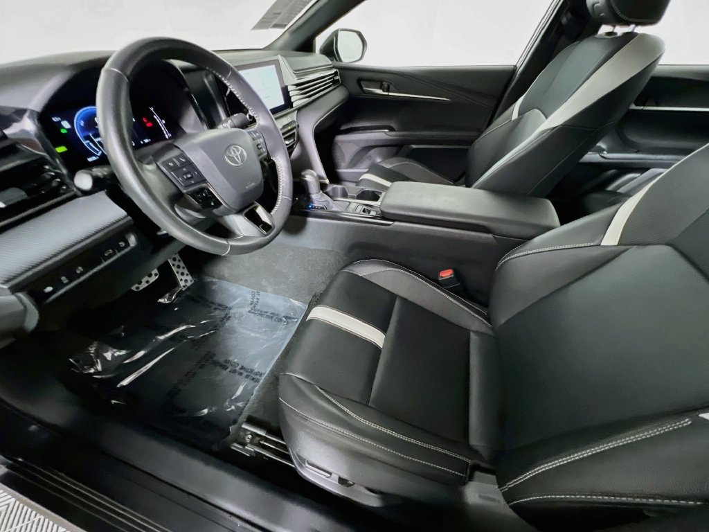 Used 2025 Toyota Camry SE FWD image 12