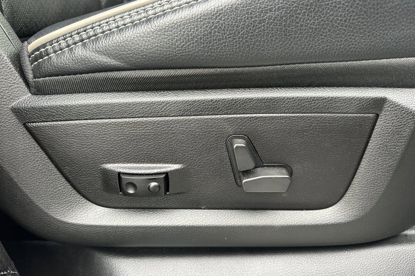 Used 2022 RAM 3500 Laramie image 23