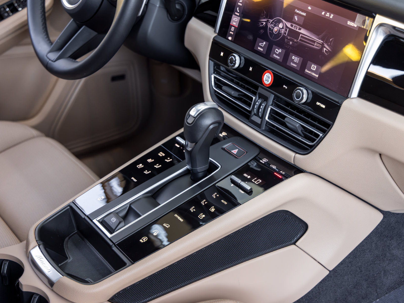 Certified 2026 Porsche Macan AWD/4WD image 60