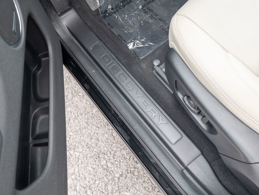 Certified 2025 Land Rover Discovery Sport S AWD/4WD image 17