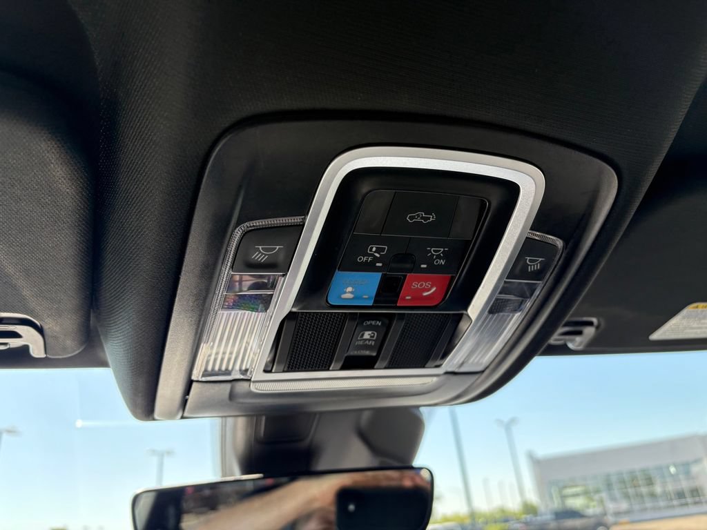 Used 2025 RAM 1500 Laramie AWD/4WD image 17