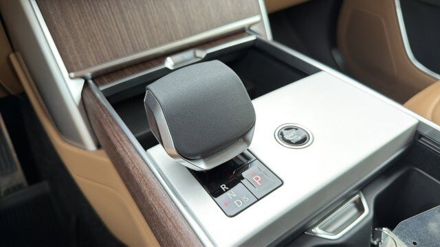 New 2026 Land Rover Range Rover Long Wheelbase SE image 24