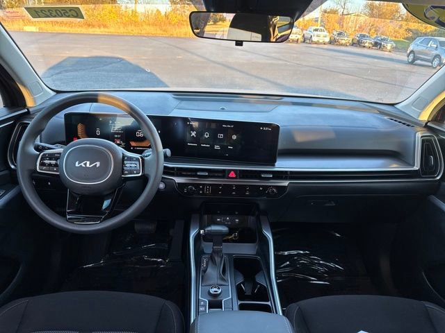 Used 2025 Kia Sorento LX image 28