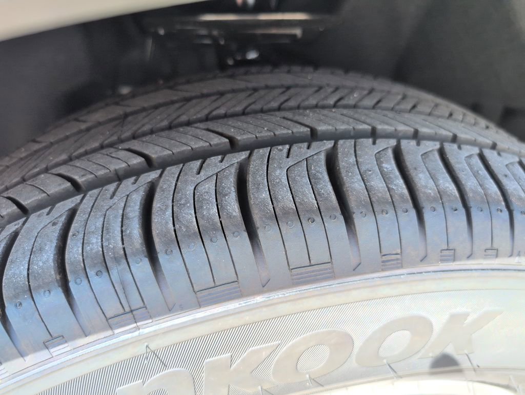 New 2026 Ford Explorer Active RWD image 19
