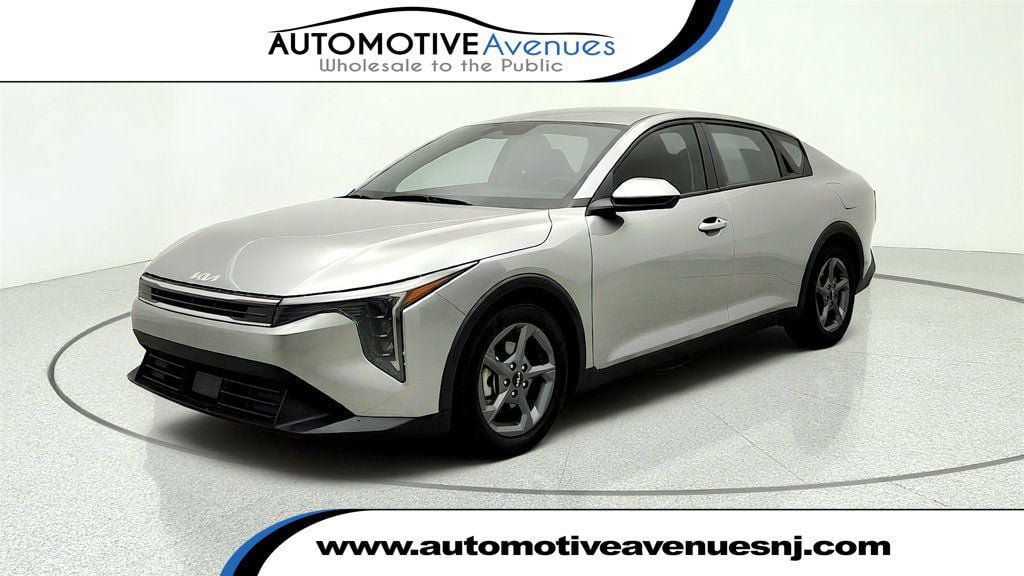 Used 2025 Kia K4 FWD image 1
