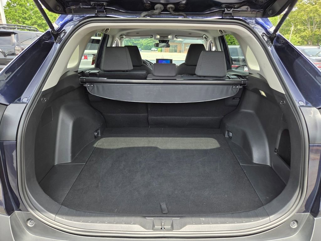 Used 2025 Toyota RAV4 XLE AWD/4WD image 8