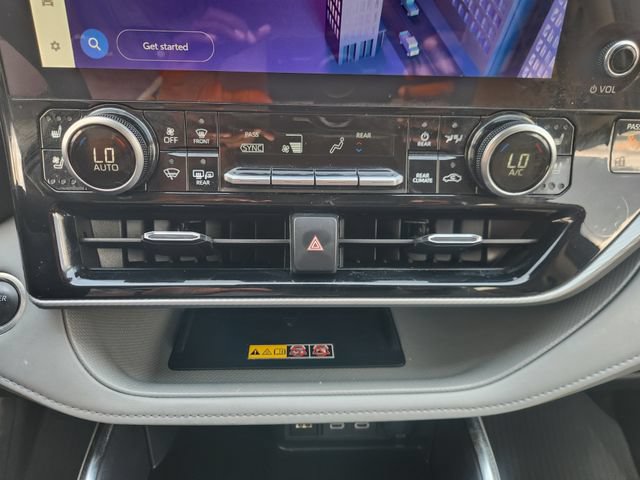 Certified 2025 Toyota Highlander Platinum AWD/4WD image 18