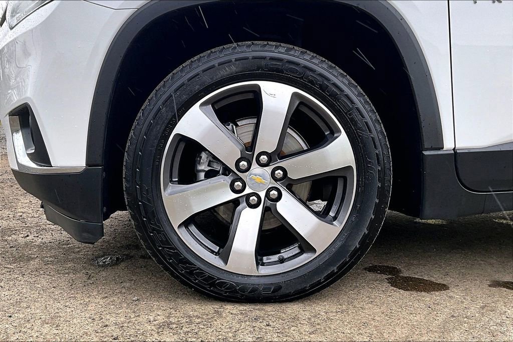 Used 2021 Chevrolet Traverse LT w/ LT Premium Package image 12