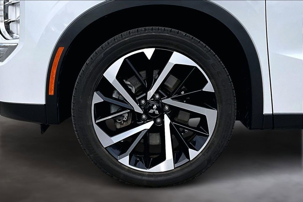 Used 2023 Mitsubishi Outlander SE image 10