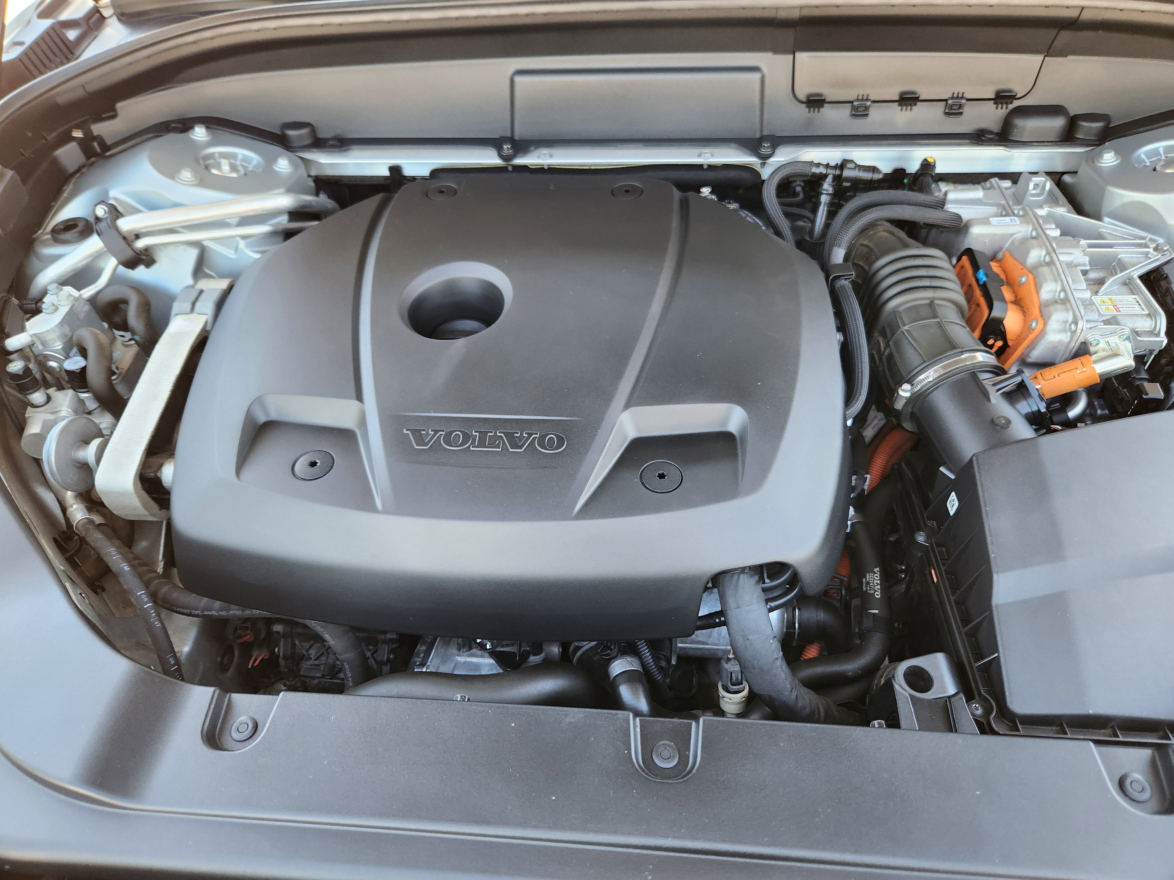 Used 2018 Volvo XC60 T8 Inscription w/ Luxury Seat Package AWD/4WD image 24