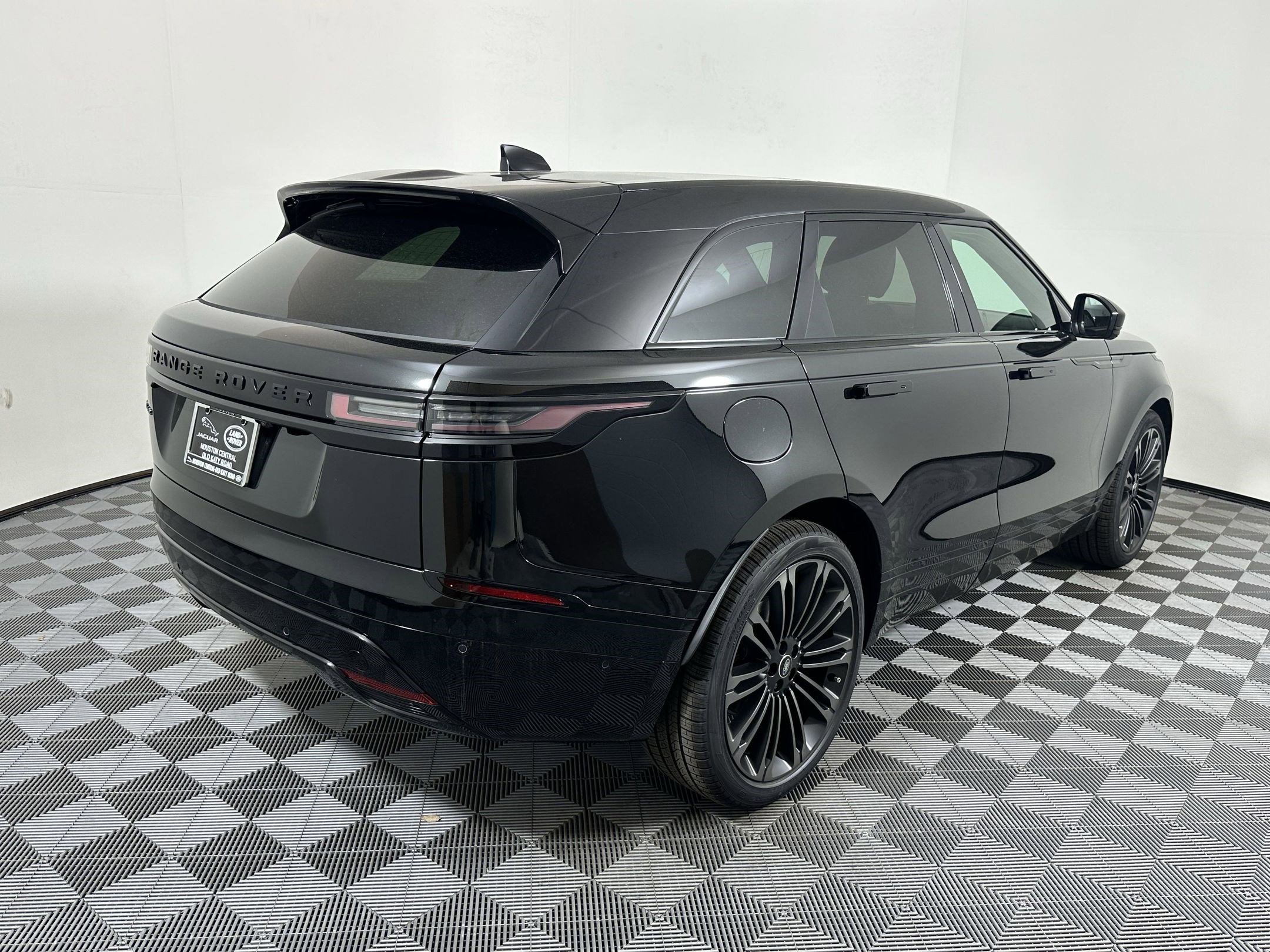 New 2026 Land Rover Range Rover Velar Dynamic SE image 7