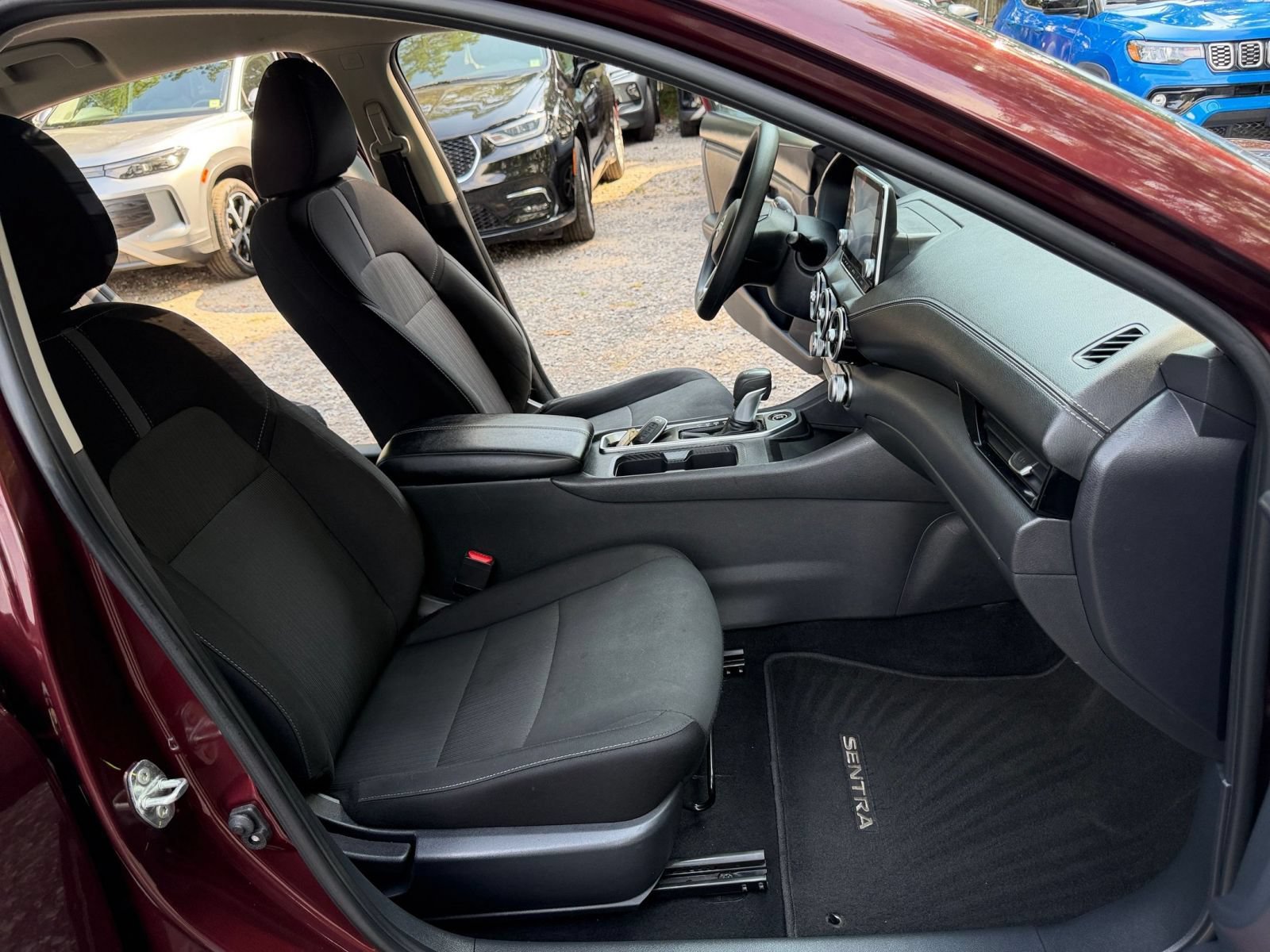 Used 2025 Nissan Sentra SV FWD image 34