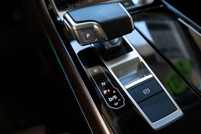 Used 2021 Audi A8 L 4.0T image 35