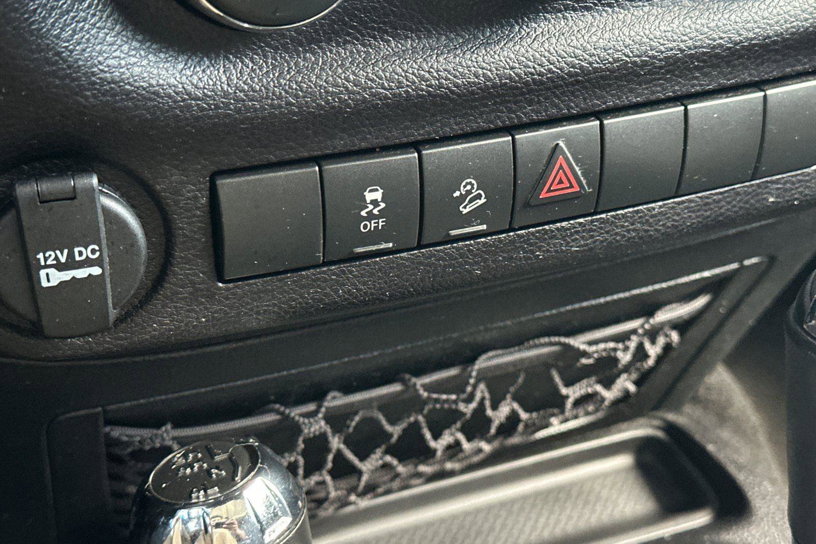 Used 2015 Jeep Wrangler Unlimited Sport w/ Connectivity Group image 28
