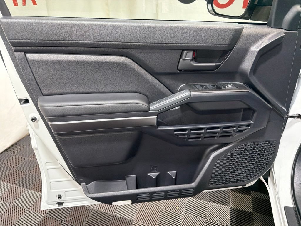 Used 2025 Toyota 4Runner SR5 AWD/4WD image 22